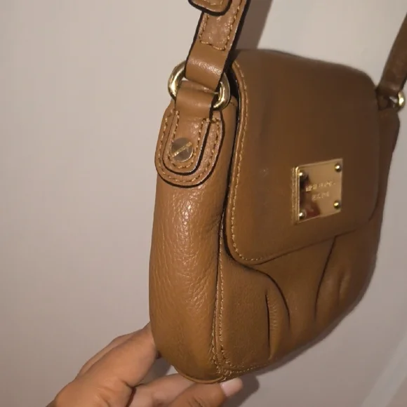 Michael Kors | Tan Crossbody Bag with Gold Accents - Picture 5 of 12